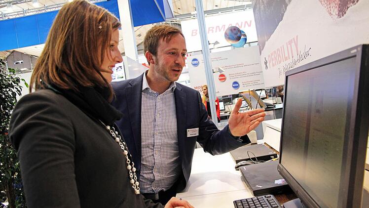 Sigrid Bader und Henry Langer aus Bamberg am Stand von Perbility. Foto: Tobias Stich