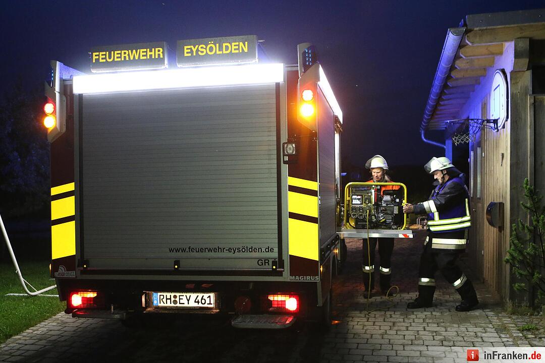 Unwetter in Mittelfranken: Überschwemmung, Blitzschlag, Straßenschäden