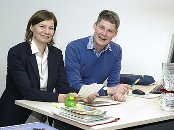 Dr. Manuela Rottmann und ihrem Büroleiter Fabian Hamák ist es ein Anliegen auch die "kleinen Leute" bei ihren Sorgen zu beraten und zu unterstützen.    Winfried Ehling