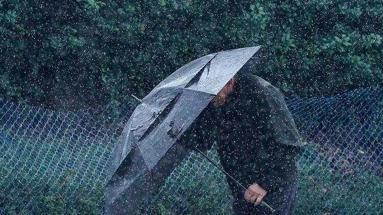 Wetter in Franken: DWD warnt vor Sturmböen und Dauerregen