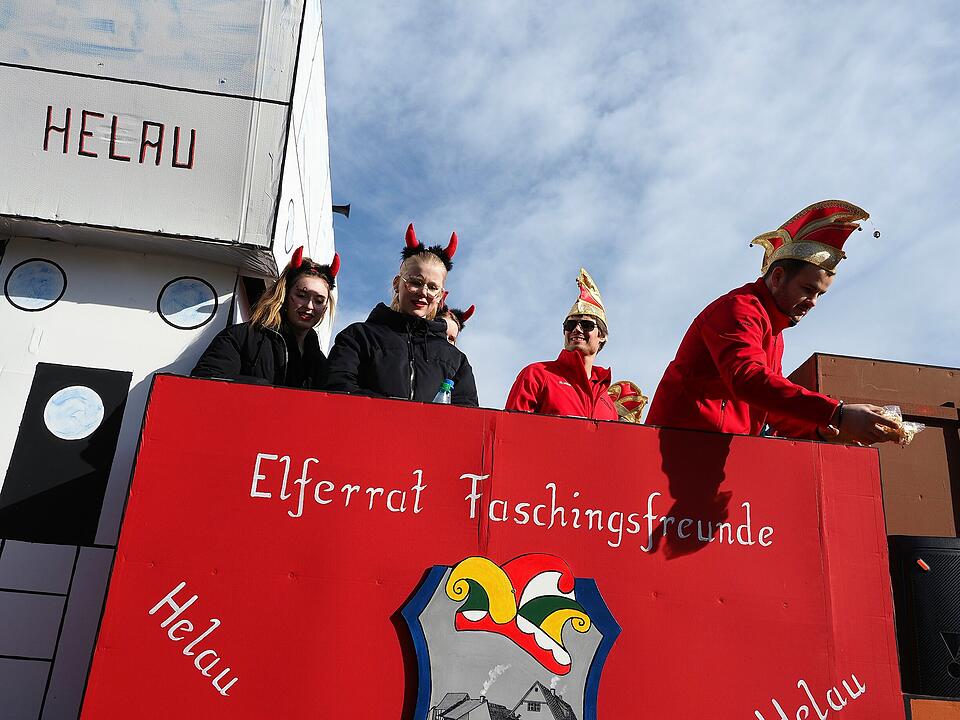 Buntes Faschingstreiben lockte tausende Besucher an.