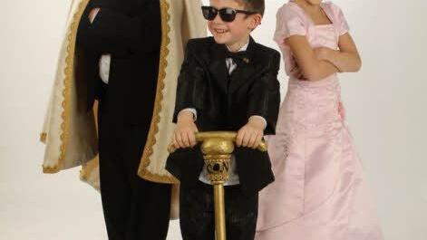 Ein lustiges Trio: Prinz Noah-Emil, Prinzessin Julia und Bodyguard Tim.