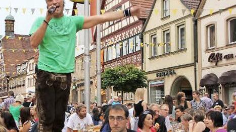 Sänger Thomas "Tom" Ringelmann mischte sich unters Volk. Foto: Eckehard Kiesewetter