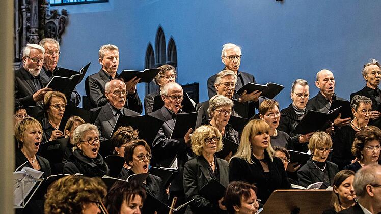 Begeisterten Beifall gab es am Ende für die Aufführung von Rossinis "Stabat Mater" in der Coburger Morizkirche.Foto: Jochen Berger