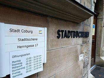 Auch in der Lockdown-Phase bis Ende November bleibt die Stadtbücherei Coburg geöffnet.Foto: Jochen Berger