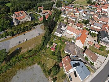 Das Bild zeigt auf der linken Seite das Areal, das bei der Neugestaltung der Fischer-Brache im Fokus steht.