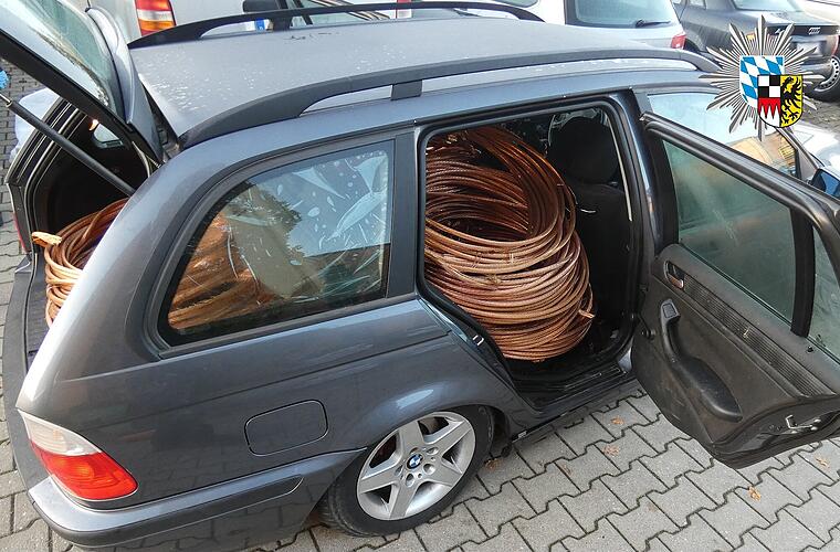 A73: "Besonders tiefergelegt" - Polizei stoppt BMW aus Bamberg und stellt eine Tonne Diebesgut sicher