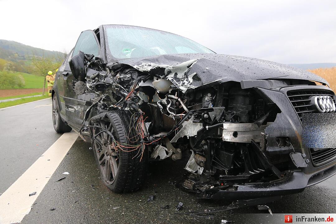 Schwerer Verkehrsunfall auf B470 bei Weilersbach: zwei Kinder verletzt