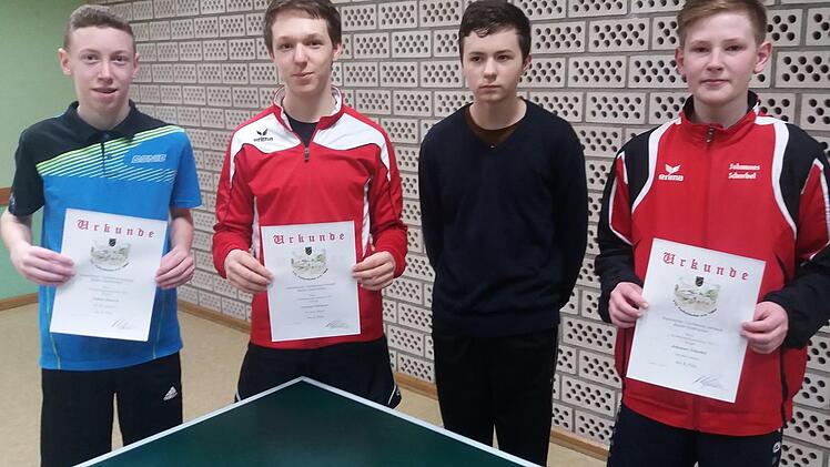 Die vier besten Jungen beim Bezirksranglistenturnier waren (von links) Fabian Dietrich, Sieger Lorenzo Valvason, Christoph Fredrich und Johannes Scherbel vom TSV Teuschnitz. Foto: privat