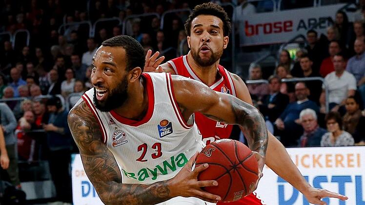 Der Münchner Derrick Williams zieht im Hinspiel an Elias Harris vorbei. Foto: Daniel Löb