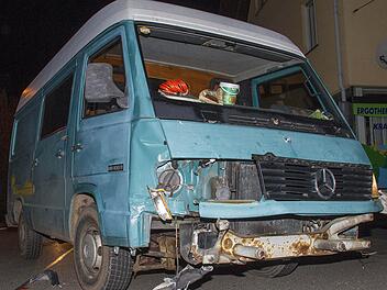 Bei einem Unfall in Zeil wurde dieser Mercedes-Transporter geschädigt. Foto: Rene Ruprecht