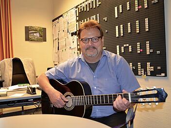 Der Rektor der Grundschule Burkardroth, Roland Schmidt, geht am Freitag in den Ruhestand. Foto: Kathrin Kupka-Hahn