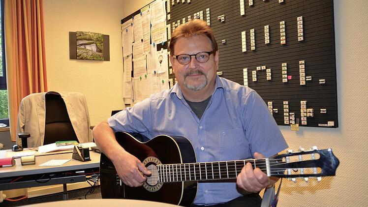 Der Rektor der Grundschule Burkardroth, Roland Schmidt, geht am Freitag in den Ruhestand. Foto: Kathrin Kupka-Hahn