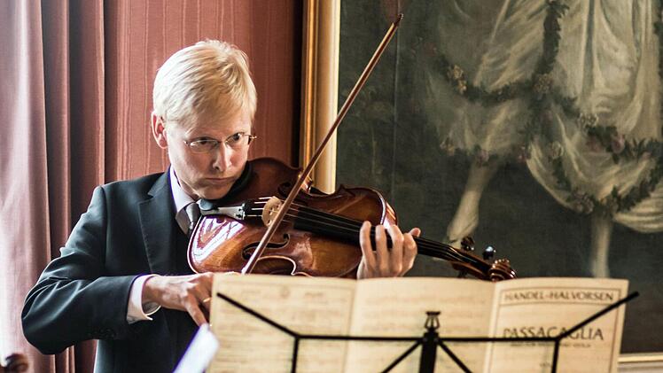 Impressionen vom Wandel-Konzert auf Schloss Callenberg im Rahmen des Festivals "Klanggrenzen": Andreas Hilf, ViolaFoto: Jochen Berger
