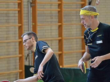 Simon Porsch (li.) spielte gegen den TV 48 Erlangen II im Adelsdorfer Doppel mit Jörg Sussmann und gewann ebenso wie Volker Krumbeck (re.), der diesmal mit Patrick Müller an die Platte ging.  Foto: Picturedreams/Archiv