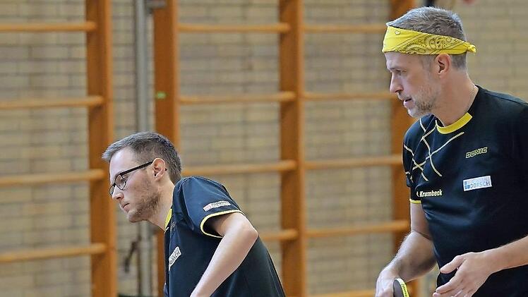 Simon Porsch (li.) spielte gegen den TV 48 Erlangen II im Adelsdorfer Doppel mit Jörg Sussmann und gewann ebenso wie Volker Krumbeck (re.), der diesmal mit Patrick Müller an die Platte ging.  Foto: Picturedreams/Archiv
