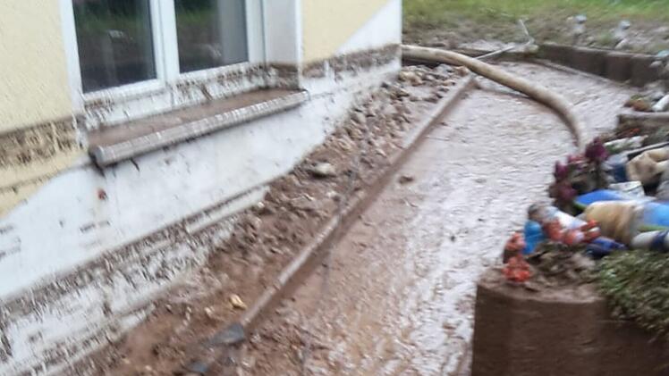 Starkregen in Wachenroth: Wohnung überflutet - Tochter rettet Vater im Rollstuhl