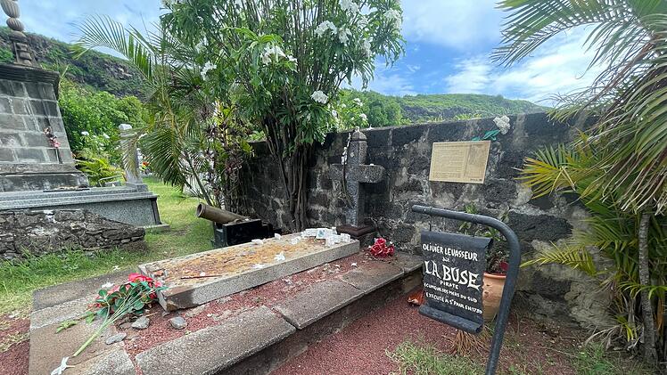 Das angebliche Grab des Piraten La Buse auf dem Friedhof von Saint-Paul auf der Insel La Réunion wurde erst Jahrzehnte nach der Hinrichtung des Piraten angelegt.