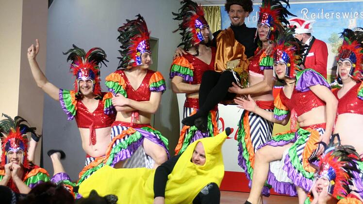 Das Männerballett beim Karneval in Rio. Foto: Werner Vogel