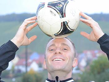 Obenauf: Trainer Nico Schell mischt mit seinem SV Ramsthal die Kreisliga Schweinfurt 1 auf.  Foto: Jürgen Schmitt