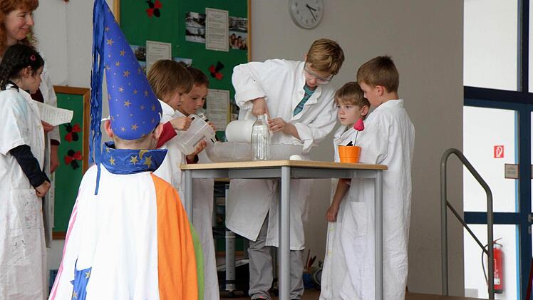 Experimente der kleinen Forscher und angehenden Professoren Foto: Richard S&auml;nger