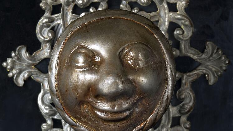 Bamberg: Kabinettausstellung "M&auml;rchenhafte Verwandlung" - Das originale Apfelweibla ist wieder da