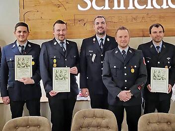 Ehrungen bei der Feuerwehr Steinach (von links): 2. Vorsitzender Frank Holzheimer, Andreas Alles, 2. Kommandant Christian Kuhn, 1.Kommandant Jens Endreß, 1. Vorsitzender Michael Schäfer, Kassier Matthias Kirchner und Stephan Faber.