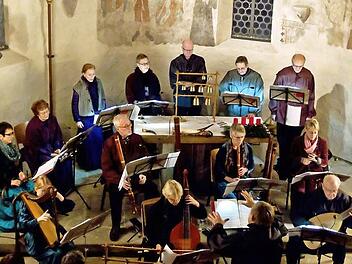 Weihnachtliche Musik aus alten Notenbüchern präsentierte der Melchior-Franck-Kreis Coburg in der St.-Nikolaus-Kapelle. Foto: Jochen Berger