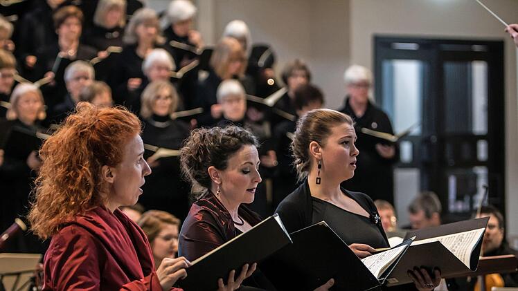 Der Coburger Bachchor unter Leitung von Peter Stenglein beeindruckte seine Zuhörer in St. Moriz mit selten zu hörenden Werken von E.T.A. _Hoffmann und César Franck.Foto: Jochen Berger