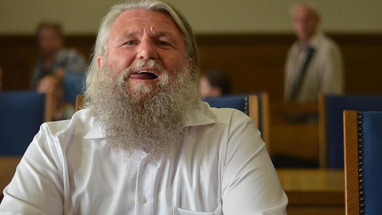 Handelten die Mutter und ihr Freund - ein angeblicher Sekten-Guru aus Lonnerstadt - aus religiösen Motiven? Der Prozess in Nürnberg soll das klären. Foto: Nikolas Pelke