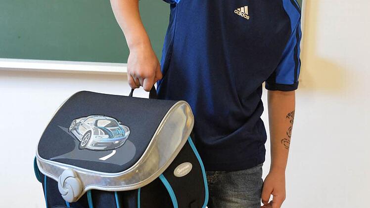 Fabian Litz (Etzelskirchen/5Jahre): Körpergewicht: 21,3 Kilogramm; Schulranzen: 3,5 KilogrammFoto: Ronald Rinklef