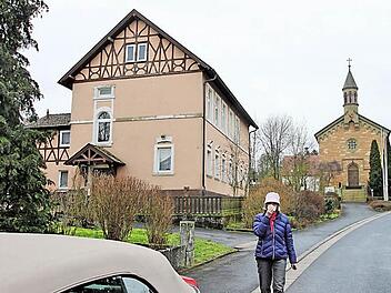 In Madenhausen (unser Bild), aber auch in Hesselbach, stinkt es besonders im Sommer aus der Kanalisation nach faulen Eiern. Bisher ist keine langfristige Lösung in Sicht, wie dieses Problem gelöst werden kann.  Foto: Dieter Britz