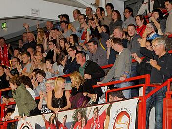 Rund 500 Zuschauer im Schnitt sahen die Heimspiele des VCE in der vergangenen Saison - und sie hatten viel zu feiern, denn die Eltmanner gewannen vor eigenem Publikum jede Partie.