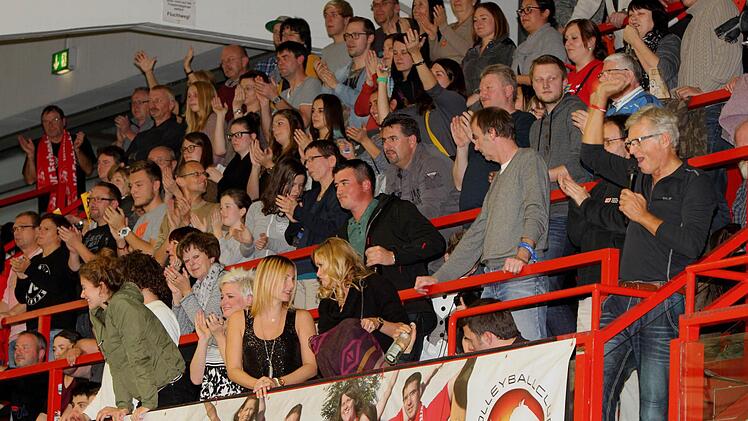 Rund 500 Zuschauer im Schnitt sahen die Heimspiele des VCE in der vergangenen Saison - und sie hatten viel zu feiern, denn die Eltmanner gewannen vor eigenem Publikum jede Partie.