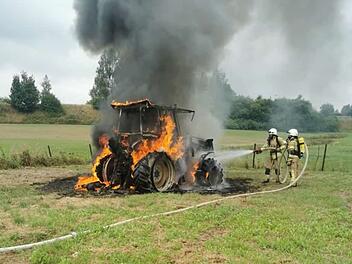 M&uuml;nchberg: Traktor brennt komplett aus - "lauter Knall"