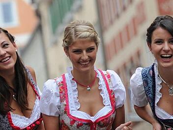 Wir werden immer weniger. Wer soll mal in Deutschland die Beiträge zahlen, wenn unsere Models ins Rentenalter kommt? Foto: Andreas Gebert/dpa