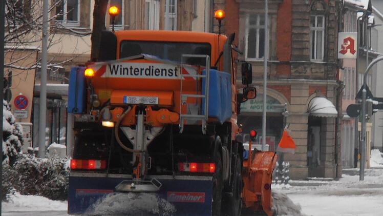 Im Dauereinsatz: der Winterdienst in der Region Coburg.Foto: Jochen Berger