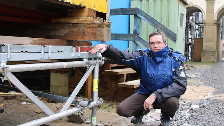 Vorsichtsmaßnahme: Damit die Container nicht weggeschwemmt werden, stehen sie auf Stelzen. Foto: Ralf Ruppert