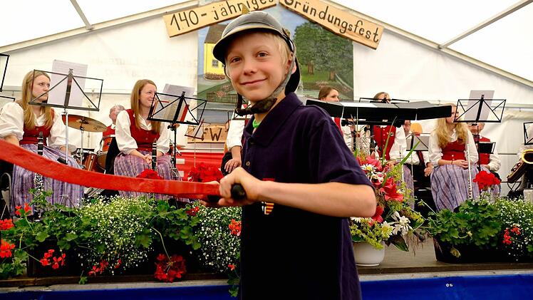 Ein dickes Lob gab es für das Feuerwehrfest, mit dem im Juli das 140-jährige Bestehen der Wehr Dittlofsroda gefeiert wurde.  Foto: Gerd Schaar