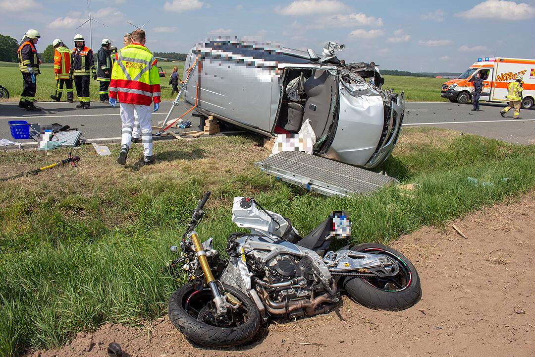 Motorradfahrer stirbt bei Crash im Gegenverkehr im Kreis Fürth