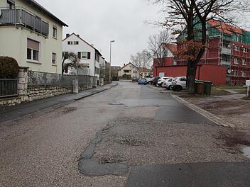 Die sehr  schlechte St.-Georg-Straße  steht   in diesem Jahr zusammen mit ihren Nebenstraßen bereits auf dem Sanierungsplan.  Foto: Andreas Dorsch
