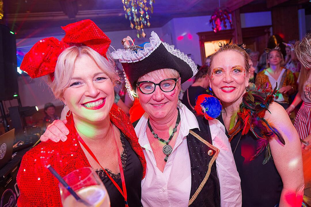 Drei Männerballetts, Musik von DJ Asti und vieles mehr gab es beim Weiberfasching!