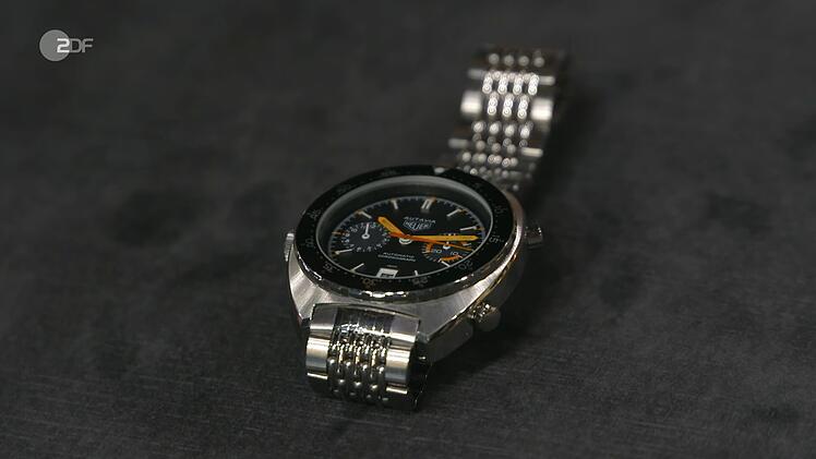 Der Chronograph "Autavia" von Heuer aus den 1970er-Jahren lief trotz Revision nicht richtig, deshalb konnte der Experte nur einen Wert von 2.500 bis 3.000 Euro ansetzen. Trotz des kaputten Sekundenzeigers lie&szlig; sich Elke Velten auf 3.300 Euro ein.