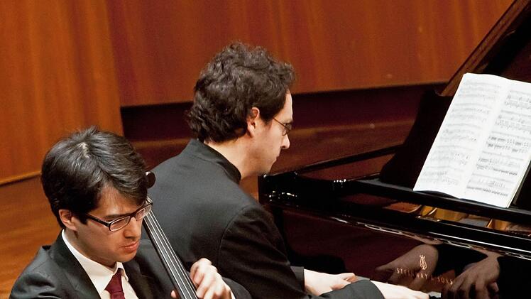 Danjulo Ishizaka (links) und Shai Wosner gastierten im Coburger Kongresshaus. Foto: Jochen Berger