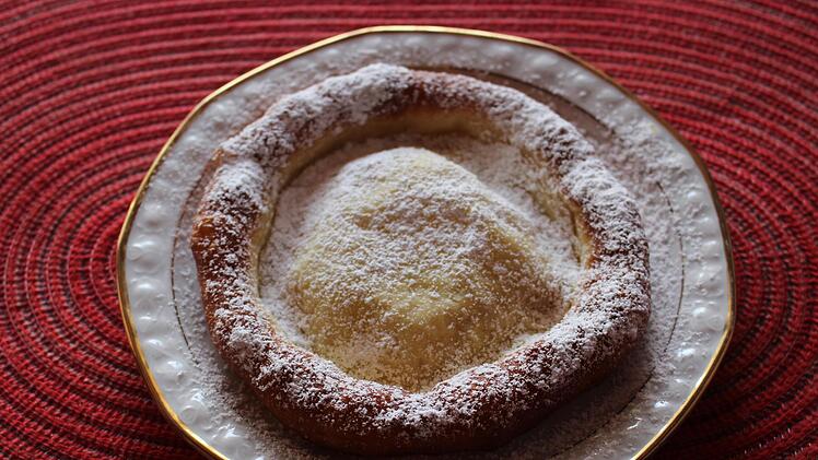 Einen braunen Rand und viel zartes Weiß in der Mitte: So müssen Krapfen sein - wie dieses Prachtexemplar aus Mühlhausen.