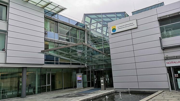 Klinikum Forchheim: Geburten an Wochenenden nicht mehr möglich - Hebammen-Engpass wegen Impfpflicht