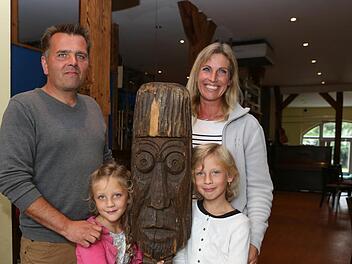 Axel und seine Frau Thordis betreiben eine Islandbar in Hollfeld Foto: Barbara Herbst