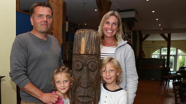 Axel und seine Frau Thordis betreiben eine Islandbar in Hollfeld Foto: Barbara Herbst