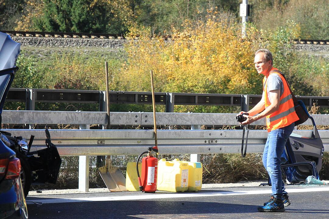 Schlimme Unfallserie auf der A9: Drei Personen schweben in akuter Lebensgefahr