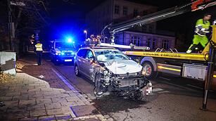 Hainstraße in Bamberg: Auto kracht in Betonmauer – 40.000 Euro Schaden